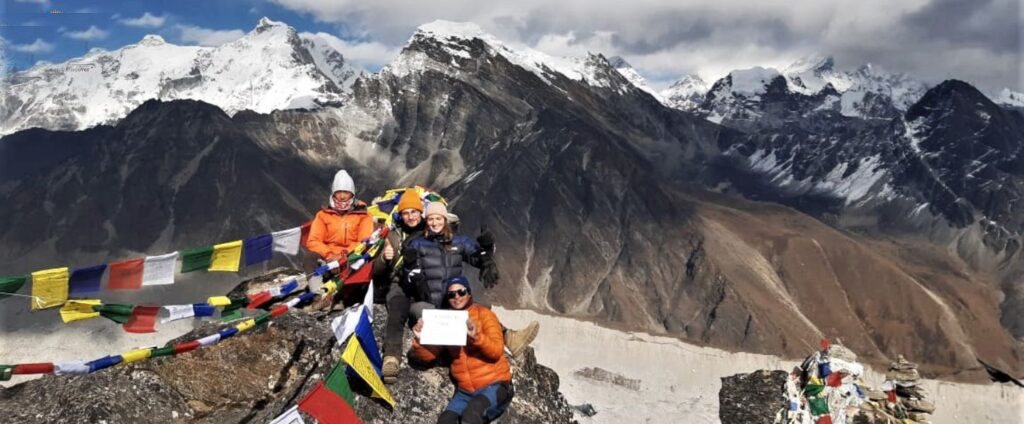 Tourist in Gokyo view